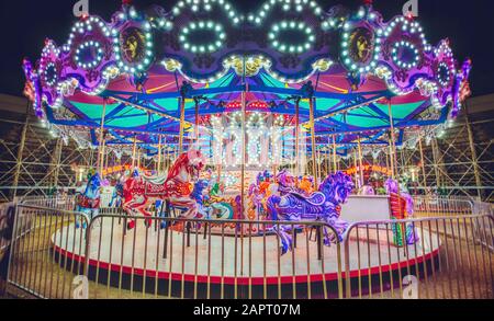 Fair.Carousel avec chevaux. Cheval manèges enfants carrousel à la foire Banque D'Images