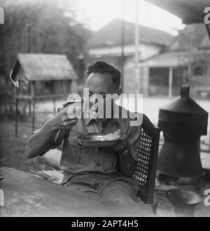 Cuisine avant et voiture de cantine (art. W.B.) Military Eating Date: 1947/01/01 Lieu: Indonésie, Pays-Bas East Indies Banque D'Images