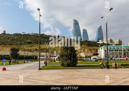 Bakou, Azerbaïdjan - 14 novembre 2019 : Flame Towers est un trio de gratte-ciel à Bakou, en Azerbaïdjan. Flame Towers À Bakou. Banque D'Images