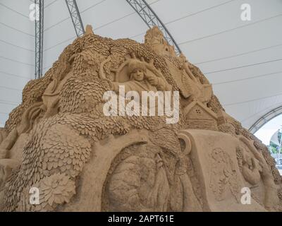 Sculptures de personnages de contes de fées russes en sable. Russie Sotchi 06 22 2019 Banque D'Images