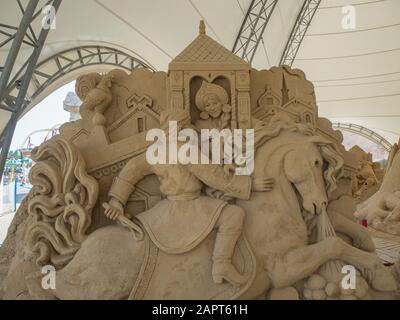 Sculptures de personnages de contes de fées russes en sable. Russie Sotchi 06 22 2019 Banque D'Images