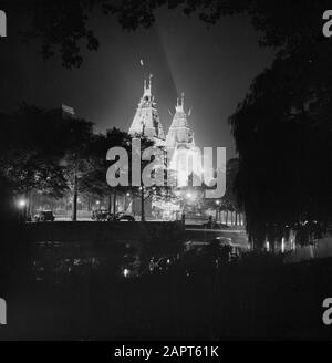 Cinquante ans d'anniversaire du gouvernement de l'éclairage du Parti Reine Wilhelmina à Amsterdam. Le Rijksmuseum Date : septembre 1948 lieu : Amsterdam, Noord-Holland mots clés : soirées, inaugurations, maison royale, musées, éclairage Nom de l'établissement : Rijksmuseum Banque D'Images