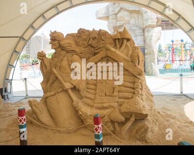 Sculptures de personnages de contes de fées russes en sable. Russie Sotchi 06 22 2019 Banque D'Images