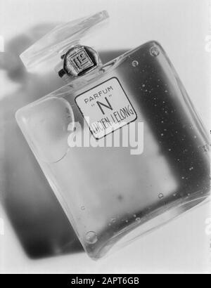 Publicité Photographie bouteille de parfum N par Lucien Lelong Annotation: Publicité photographie pour Dorland Date: 15 octobre 1936 lieu: France, Paris Banque D'Images