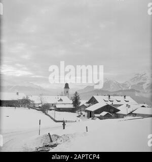 Hiver au Tyrol vue sur la lance dans la neige Date : janvier 1960 lieu : lance, Autriche, Tyrol mots clés : montagnes, villages, paysages, neige, hiver Banque D'Images