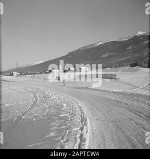 Hiver au Tyrol vue des Sistrans dans la neige Date : janvier 1960 lieu : Autriche, Sistrans, Tyrol mots clés : montagnes, villages, paysages, neige, hiver Banque D'Images
