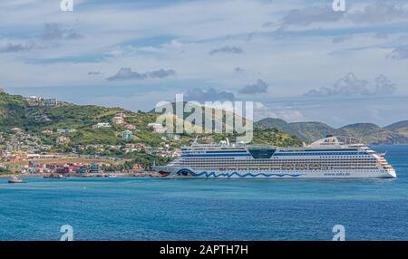 Bateau De Croisière Aida À St Thomas Banque D'Images