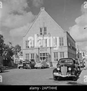 Voyage au Suriname et aux Antilles néerlandaises Le Bureau de police de Willemstad sur Curaçao Date : 1947 lieu : Curaçao, Willemstad mots clés : voitures, postes de police Banque D'Images