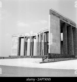 Mémorial du Mardasson, le mémorial de guerre des États-Unis à Bastogne, Belgique le monument de l'architecte Georges Dedoyard; sur les archiques les noms des états Géorgie, Idaho, Illinois, Indiana, Iowa, Chsas, Kentucky, Maryland, Michigan et Minnesota Date: 1956 lieu: Bastogne, Belgique mots clés: Monuments Banque D'Images