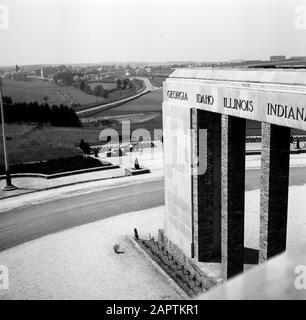Mémorial du Mardasson, le mémorial de guerre des États-Unis à Bastogne, Belgique le monument de l'architecte Georges Dedoyard; sur l'architecture les noms des états Géorgie, Idaho, Illinois et Indiana Date : 1956 lieu : Bastogne, Belgique mots clés : monuments, panoramas Banque D'Images