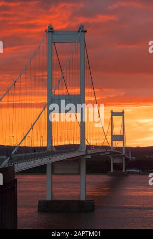 Pont Severn au coucher du soleil ; Angleterre Banque D'Images