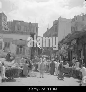 Moyen-Orient 1950-1955 : Egypte Dans le suq du Caire Date : 1950 lieu : le Caire, Egypte mots clés : marchés, images de rue Banque D'Images