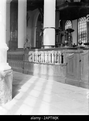 Reportage Noord-Holland intérieur de la Grote Kerk à Edam: Piliers avec clôtures et chaire ornementées Date: 1 janvier 1932 lieu: Edam, Noord-Holland mots clés: Architecture, intérieur, bâtiments d'église Banque D'Images