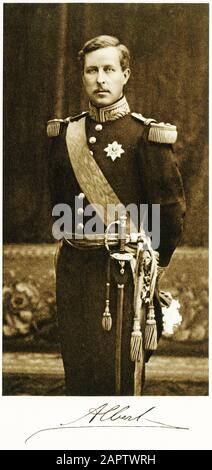 Portrait officiel demi-ton du roi Albert I de Belgique (1875 – 1934) qui régna de 1909 à 1934. Le roi Albert est mort dans un accident d'alpinisme dans l'est de la Belgique en 1934, à l'âge de 58 ans, et a été remplacé par son fils Léopold III formel; formally; Banque D'Images