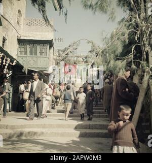 Moyen-Orient 1950-1955 : Jérusalem Jérusalem. Suq dans la vieille ville Annotation: Au moment de l'enregistrement cet emplacement était en Jordanie Date: 1950 lieu: Israël, Jérusalem, Jordanie mots clés: Marchés, public, images de rue, magasins Banque D'Images