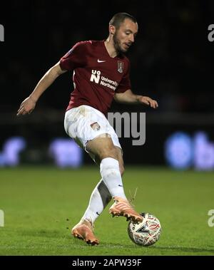 Michael Harriman de Northampton Town lors du quatrième match de la FA Cup au PTS Academy Stadium de Northampton. Banque D'Images