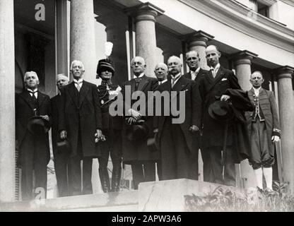 Deuxième cabinet de Ger (1939-1940) aux conseils d'administration de Soestdijk. De L.N.R: Bolkestein, Van Den Tempel, De Ger, Dijxhoorn, Welter, Albarda, Gerbrandy, Steenberghe, Kleffens. Soestdijk, 10 Août 1939; Banque D'Images