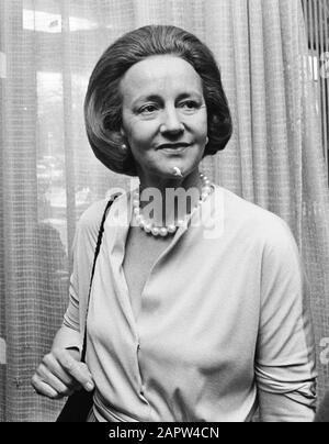 Katharine Graham (1917-2001), éditrice du Washington Post, invitée à une réunion du journal néerlandais Press (NPD) Katharine Graham (1917-2001), éditrice du Washington Post, invitée à une réunion de la Dutch Newspaper Press (NPD); Banque D'Images