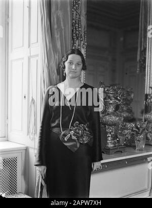 Famille Royale Belgique Reine Astrid dans le palais de Laeken Date: 1934 lieu: Belgique, Bruxelles mots clés: Intérieurs, reines, palais Nom personnel: Astrid (Reine Belgique) Banque D'Images