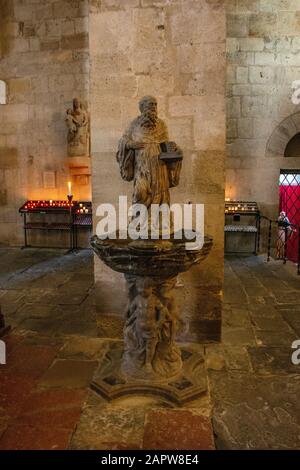 L'intérieur de l'église de l'Abbaye de la Sainte-Croix (Stift Heiligenkreuz) est un monastère cistercien dans les bois de Vienne. Banque D'Images