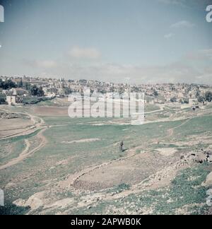 Moyen-Orient 1950-1955 : Paysage de Jérusalem aux environs de Jérusalem avec vue sur la ville Annotation: Au moment de l'enregistrement cet emplacement était en Jordanie Date: 1950 lieu: Israël, Jérusalem, Jordanie mots clés: Collines, panoramas, paysages urbains Banque D'Images