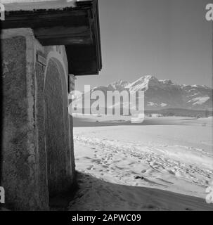 Hiver au Tirol Lemmenhofkapel sur le Paschberg dans la neige Date: Janvier 1960 lieu: Lance, Autriche, Tyrol mots clés: Montagnes, chapelles, paysages, neige, hiver Banque D'Images