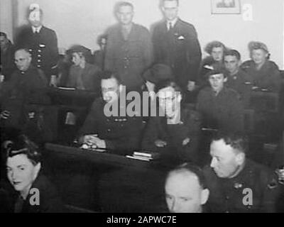 Cours de langue néerlandaise et malais en Australie. Le Service d'information du gouvernement indien néerlandais (NIGIS) a organisé des cours gratuits pour les Australiens qui voulaient apprendre le néerlandais et le malais. Deux classes, composées de 54 élèves, soldats et colonels, participent Date : {1942-1945} lieu : Australie mots clés : élèves, éducation, langues, seconde Guerre mondiale Banque D'Images