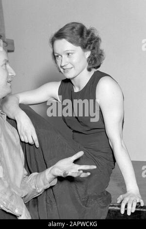 Première ballerina Loda Halama pratique avec Jan Cieplinski, maître de ballet de l'Opéra de Varsovie à Teatr Wielki; Banque D'Images