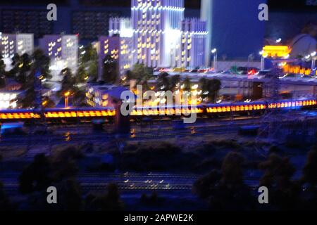 gare miniature sur un train miniature Banque D'Images