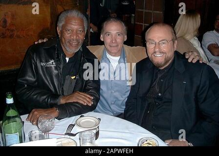 ***COUVERTURE EXCLUSIVE*** New York, NY, États-Unis. 4 Novembre 2004. Acteur Morgan Freeman, 28 Pct. Ret. P.O. Richard Heyward, hôte du salon de studio de l'acteur James Lipton vu le 4 novembre 2004 à Elaine's. Crédit: Steve Mack/Alay Live News Banque D'Images