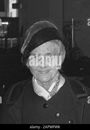 Les parents et les sœurs du prince Carlos Hugo quittent Schiphol. La Princesse Madeleine De Bourbon Parme, Le Prince Xavier Et La Princesse Marie Des Neiges; Banque D'Images