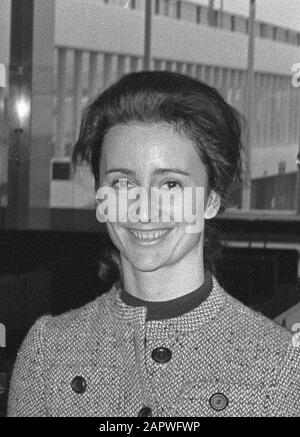 Les parents et les sœurs du prince Carlos Hugo quittent Schiphol. La Princesse Madeleine De Bourbon Parme, Le Prince Xavier Et La Princesse Marie Des Neiges; Banque D'Images