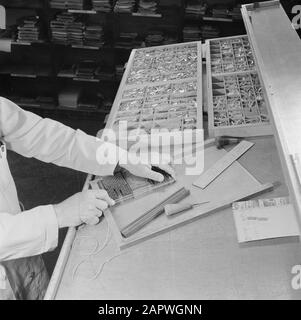 Reportage Éditeur Wolters, Groningue employé en de compositeur Date: Août 1965 lieu: Groningue (ville) mots clés: Impression, Édition Nom de l'institution: J B. Wolters Banque D'Images