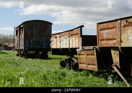 Rauch, Buenos Aires / Argentine ; 20 septembre 2014 : wagons abandonnés à la gare de Rauch, Buenos Aires, Argentine Banque D'Images