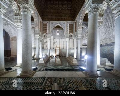 Marrakech, MOZAMBIQUE - juin 03, 2018: Vue des tombes saadiennes, Le mausolée comprend les interments d'une soixantaine de membres de la dynastie Saadi qui orig Banque D'Images
