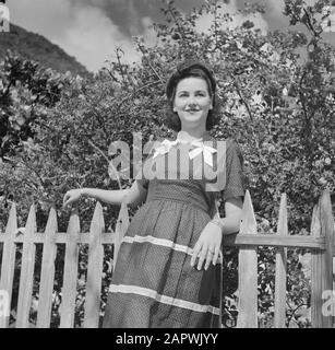 Voyage au Suriname et aux Antilles néerlandaises Mme Johnson, enseignante à la nunnenschool Au Fond de Saba Date: 1947 lieu: Antilles néerlandaises, Saba mots clés: Enseignants, portraits, femmes Banque D'Images