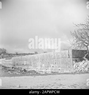 Moyen-Orient 1950-1955 : Jordanie - mur d'Hébron de Haram Ramit al Kalil à Hébron Annotation: Au moment de l'enregistrement cet endroit était en Jordanie Date: 1950 lieu: Hébron, Palestine, Jordanie mots clés: Lieux saints, murs Banque D'Images