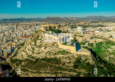 Vue aérienne sur le château de Santa Barbara ancienne forteresse avec vue panoramique sur Alicante Espagne Banque D'Images