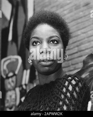 Portrait de la chanteuse américaine Nina Simone qui apparaîtra à la télévision à Noël; Banque D'Images