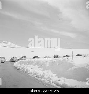 Moyen-Orient 1950-1955 : Liban passez au-dessus du Liban sur la route entre Damas et Beyrouth Date : 1950 lieu : Liban mots clés : voitures, cols de montagne, neige Banque D'Images