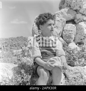 Israël 1948-1949 Portrait d'un petit sabre - un israélien né israélien israélien israélien - petit-fils du légendaire homme de garde Seyd Date: 1948 lieu: Israël mots clés: Surnoms, enfants, petits-enfants, horloger Nom personnel: Seyd Banque D'Images