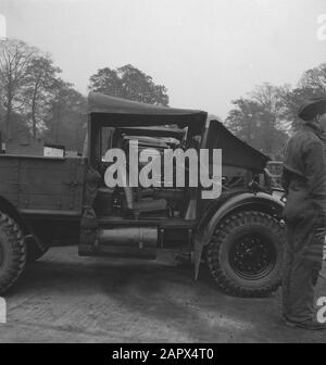 Armée [Armée] Anefo Série Londres Princess Irene Brigade.45. Tours du personnel pendant un défilé Date: 1942 lieu: Grande-Bretagne mots clés: Armée, soldats, camions, seconde Guerre mondiale Banque D'Images
