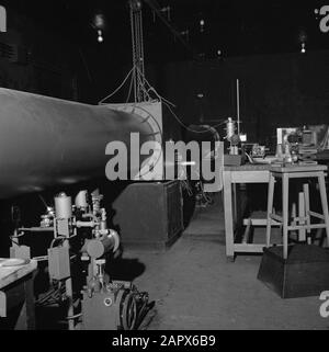 Rehovot. Institut Weizmann: Intérieur d'un laboratoire sur le site de l'institut y compris un spectromètre Date: 1 janvier 1963 lieu: Israël, Rehovot mots clés: Chimie, laboratoires, spectromètres, enseignement scientifique, recherche scientifique Nom personnel: Weizmann, Chaim Banque D'Images