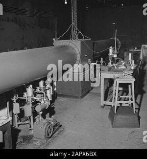Rehovot. Institut Weizmann: Intérieur d'un laboratoire sur le site de l'institut y compris un spectromètre Date: 1 janvier 1963 lieu: Israël, Rehovot mots clés: Chimie, laboratoires, spectromètres, enseignement scientifique, recherche scientifique Nom personnel: Weizmann, Chaim Banque D'Images