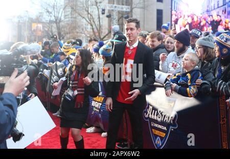 St. Louis, États-Unis. 24 janvier 2020. St. Louis Blues goaltender Jordan Binnington marche sur le tapis rouge avant d'entrer dans le Enterprise Center pour le concours de compétences à St. Louis le vendredi 24 janvier 2020. Le jeu All Star 2020 sera joué au Enterprise Center le samedi 25 janvier 2020. Photo de Bill Greenblatt/UPI crédit: UPI/Alay Live News Banque D'Images