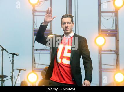 St. Louis, États-Unis. 24 janvier 2020. St. Louis Blues Goaltender Jordan Binnington est introduit sur scène avant d'entrer dans le Enterprise Center pour le concours de compétences à St. Louis le vendredi 24 janvier 2020. Le jeu All Star 2020 sera joué au Enterprise Center le samedi 25 janvier 2020. Photo de Bill Greenblatt/UPI crédit: UPI/Alay Live News Banque D'Images