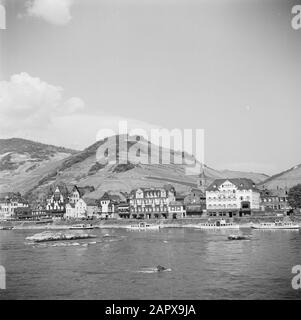 Rhin navigation, rapport de tugboat Damco 9: Allemagne de l'Ouest banques de roches dans le Rhin près d'Assmannshausen Date: 1 avril 1955 lieu: Assmannshausen, Allemagne, Allemagne de l'Ouest mots clés: Collines, rivières, roches Banque D'Images