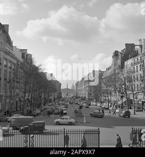 Pariser Bilder [la vie de rue de Paris] rue Royale Date: 1965 lieu: France, Paris mots clés: Voitures, images de rue, trafic