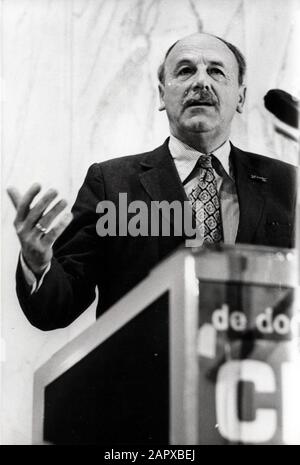 Interrupteur, M.W. (ARP). conseil du parti ARP à Rotterdam: Le nouveau vice-président du groupe CDA changer la parole. Pays-Bas, Rotterdam, 10 Décembre 1978; Banque D'Images
