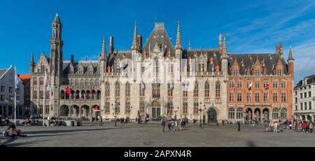 Provinciaal Hof, Cour Provinciale, Marché, Panorama, Bruges, Belgique Banque D'Images